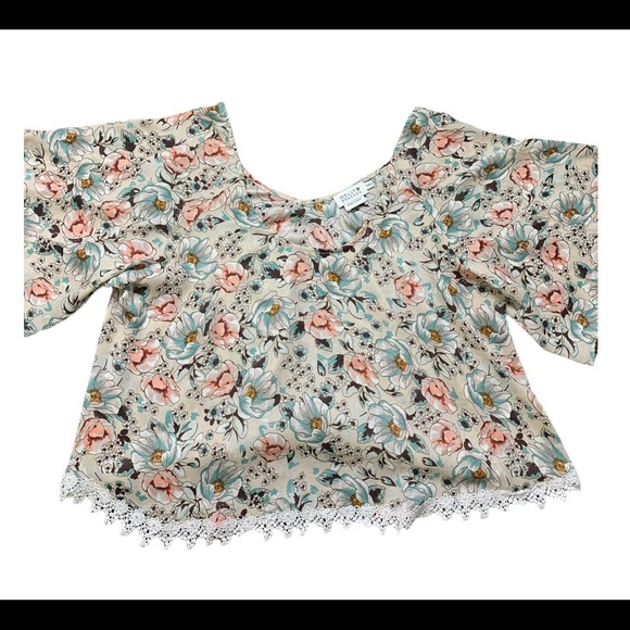 MOLLY BRAKEN Boho Floral Lace Trim Blouse With Scalloped Trim Beige Sz One Size - Picture 8 of 11